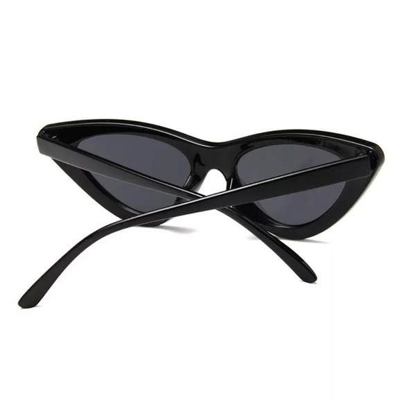 ๐3/$30 New Retro Black Cat Eye Sunglasses - Picture 4 of 8